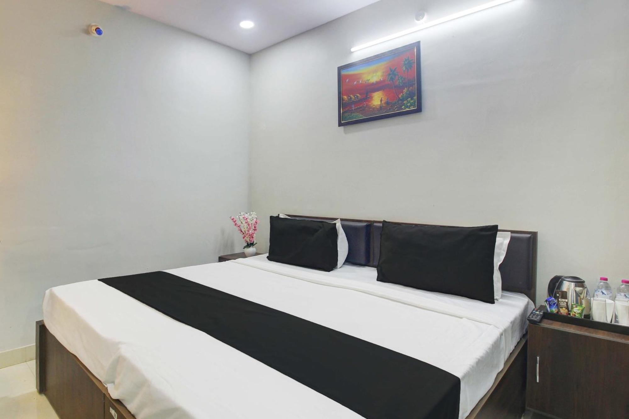 Oyo Flagship Lotus Guest Grand Inn Hyderabad Exteriör bild