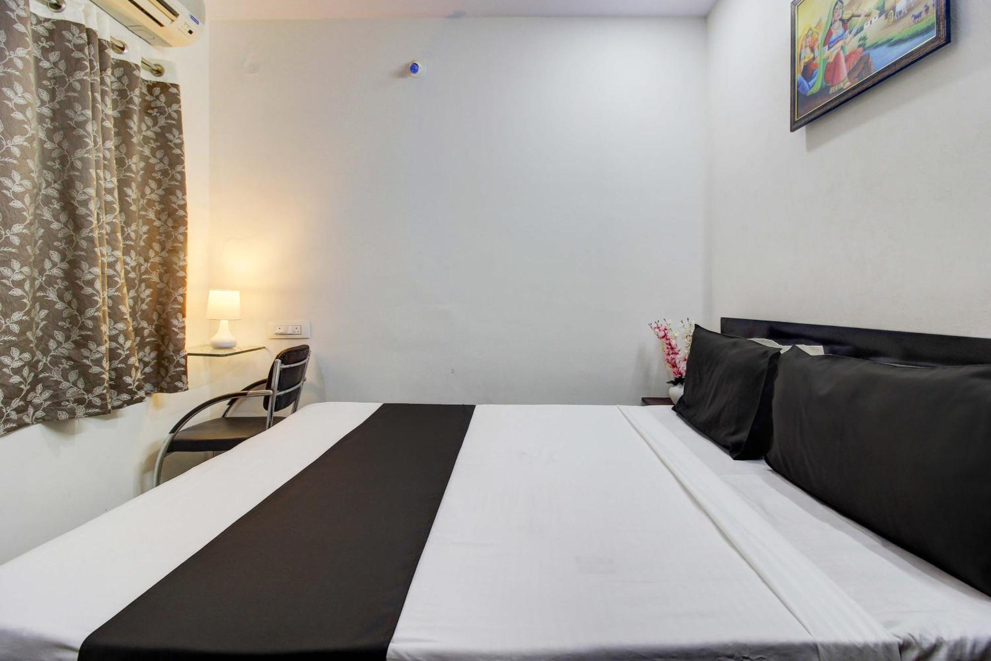 Oyo Flagship Lotus Guest Grand Inn Hyderabad Exteriör bild
